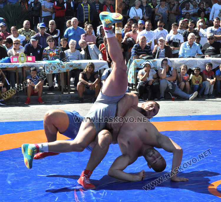 Георги Ванчев със златен пояс от борбите в Симеоновград, Георги Димитров с теле