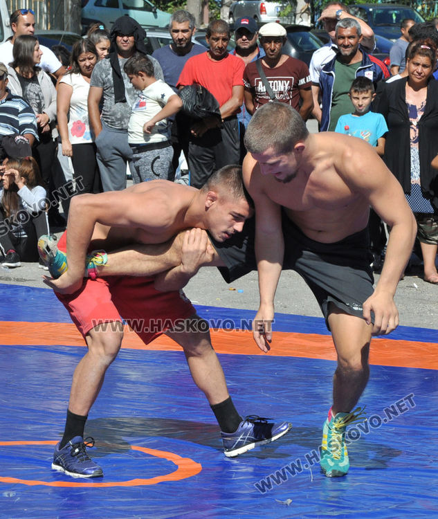Георги Ванчев със златен пояс от борбите в Симеоновград, Георги Димитров с теле