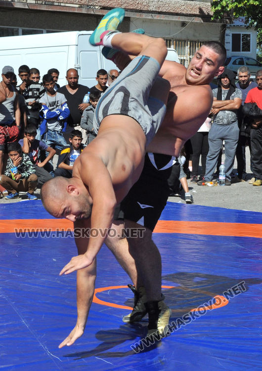 Георги Ванчев със златен пояс от борбите в Симеоновград, Георги Димитров с теле