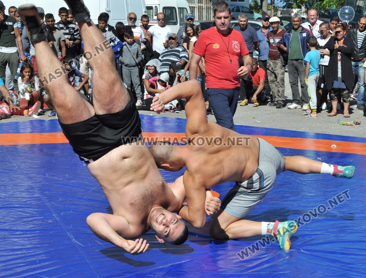 Георги Ванчев със златен пояс от борбите в Симеоновград, Георги Димитров с теле