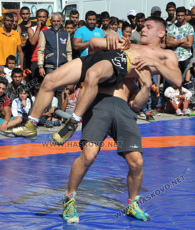 Георги Ванчев със златен пояс от борбите в Симеоновград, Георги Димитров с теле
