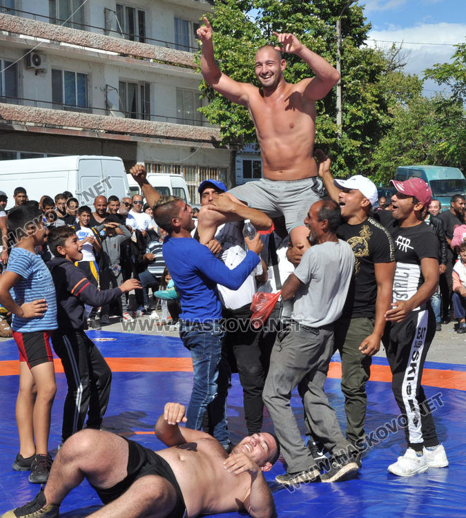 Георги Ванчев със златен пояс от борбите в Симеоновград, Георги Димитров с теле