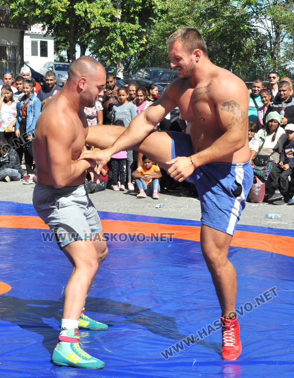 Георги Ванчев със златен пояс от борбите в Симеоновград, Георги Димитров с теле