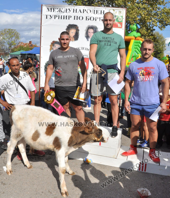 Георги Димитров с телето