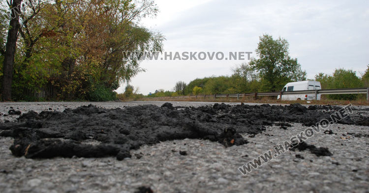 Глобяват фирма за разсипване на отпадъци от пречиствателна станция край Хасково