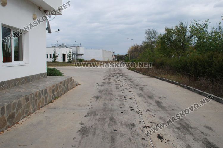 Глобяват фирма за разсипване на отпадъци от пречиствателна станция край Хасково