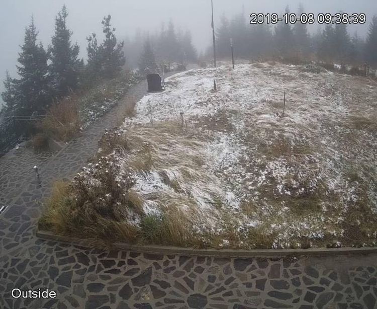 Пампорово и високите върхове в Родопите с първия сняг за тази година