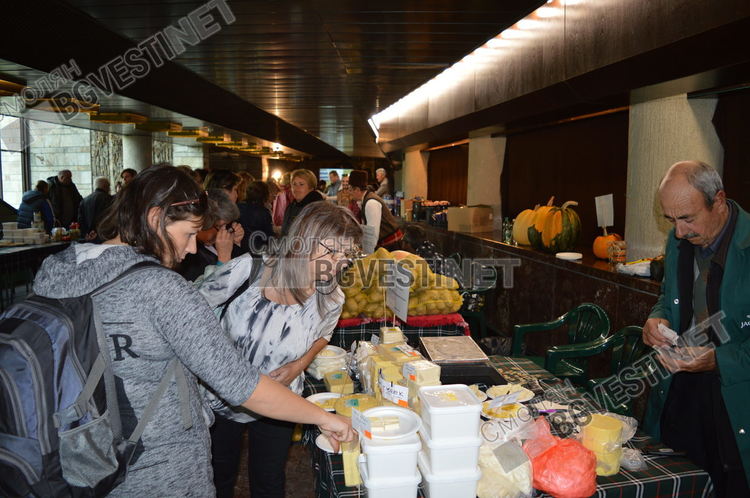 Чаши от палмови листа и торбички от нишесте показаха на фермерското изложение в Смолян, "топят" се за 21 дни