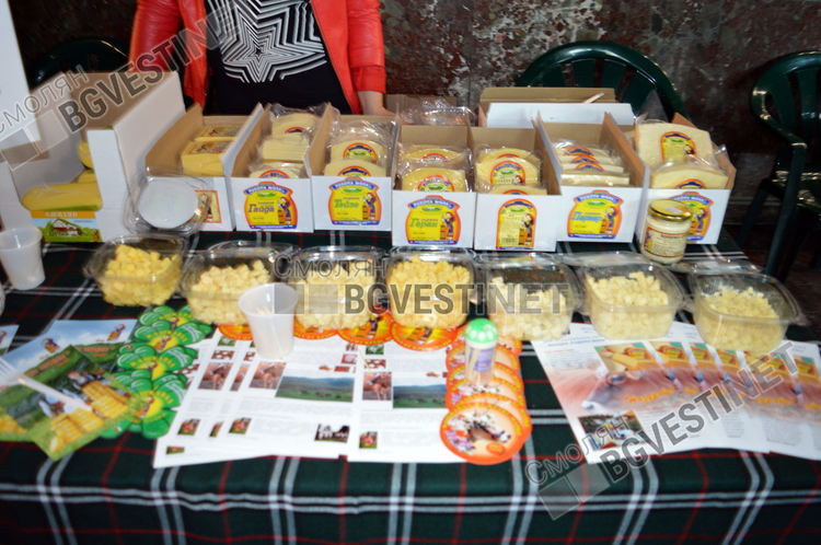 Чаши от палмови листа и торбички от нишесте показаха на фермерското изложение в Смолян, "топят" се за 21 дни