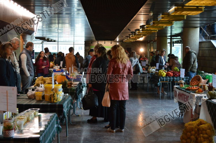 Чаши от палмови листа и торбички от нишесте показаха на фермерското изложение в Смолян, "топят" се за 21 дни