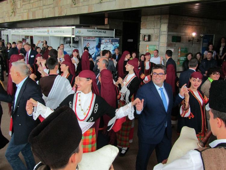 С родопско хоро беше открито ХVІ-то Международно туристическо изложение „Планините на България – гостоприемство в четири сезона“