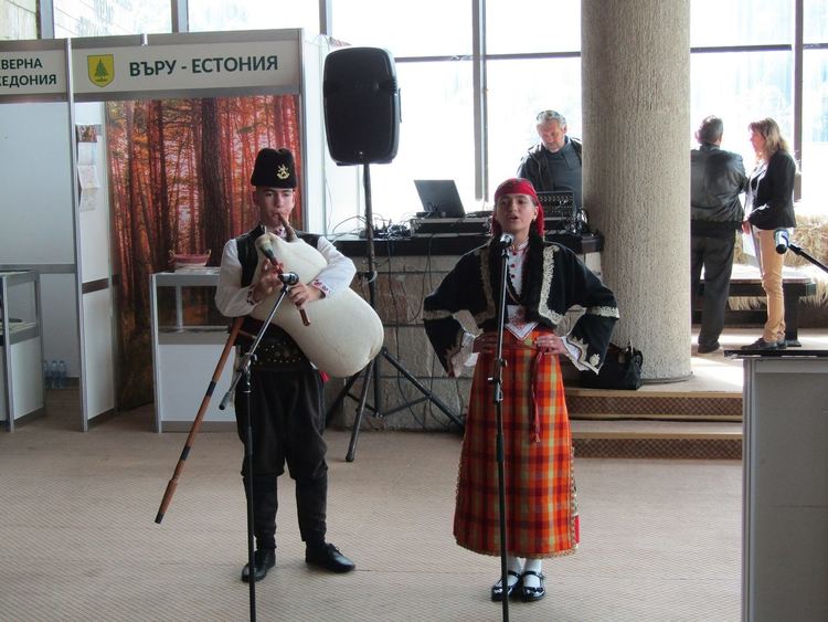 С родопско хоро беше открито ХVІ-то Международно туристическо изложение „Планините на България – гостоприемство в четири сезона“