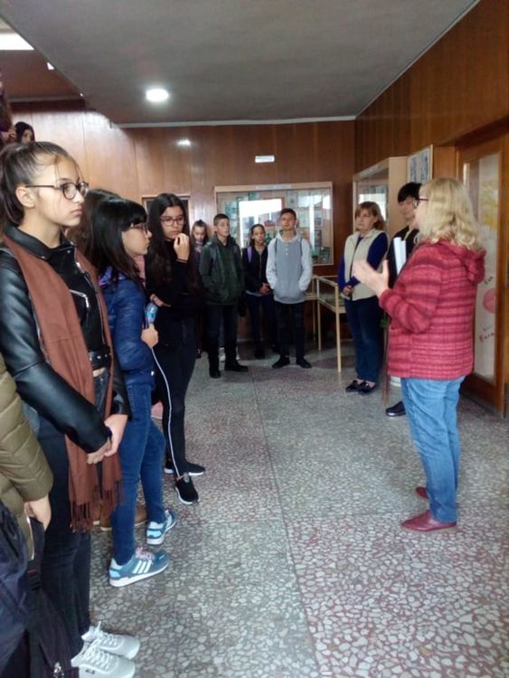 Ученици от „Отец Паисий“ посетиха експозицията „Родолюбецът от Родопа“