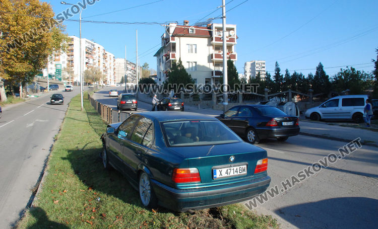 Баварец се заби в мантинела след пресечен път, дрегерът- без батерия