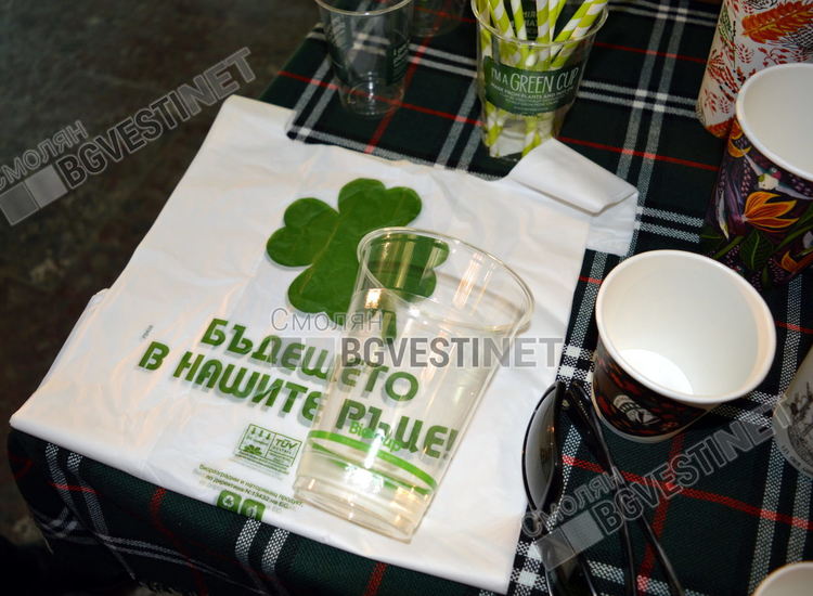 Цените на дребно като цяло са по-високи за опаковките и кутиите за храна, но пък торбичка от нишесте е 0.12 лв., докато полиетиленовите в търговската мрежа са 0.10лв.