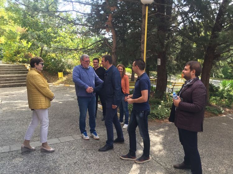 Кандидат- кметът на Хасково Станислав Дечев и кандидати за съветници от листата на ГЕРБ представиха идеите си за развитие на Обединените ученически общежития