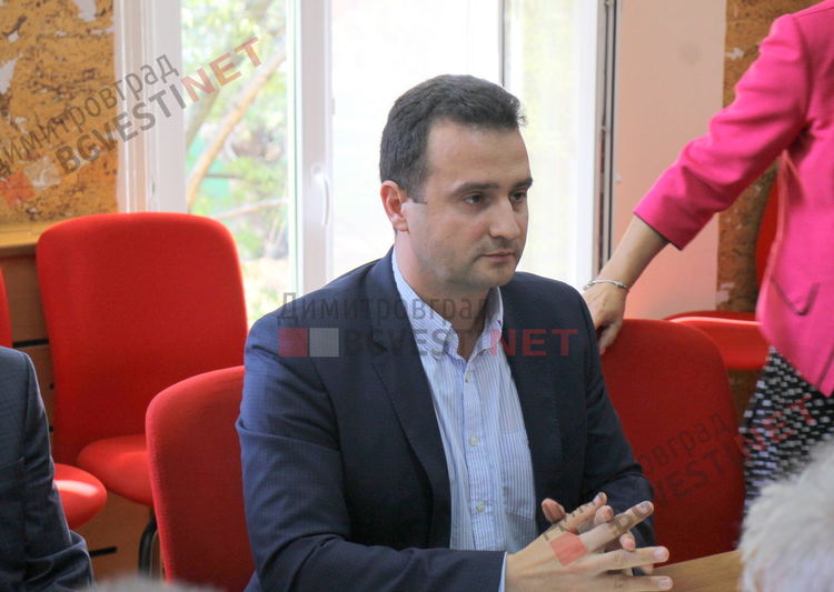 Държавата застава зад гърба на работещите в Неохим, заяви зам-министър Станков