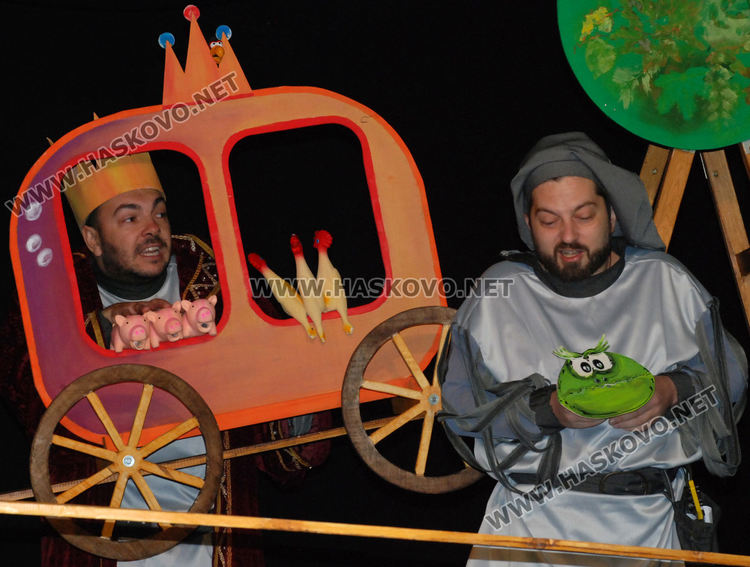 Първото премиерно куклено представление за сезона кани възрастни и деца в Хасковския театър