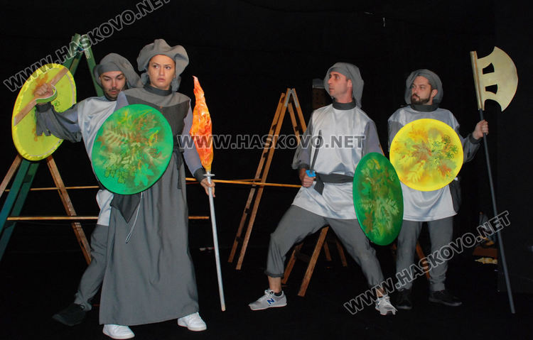 Първото премиерно куклено представление за сезона кани възрастни и деца в Хасковския театър