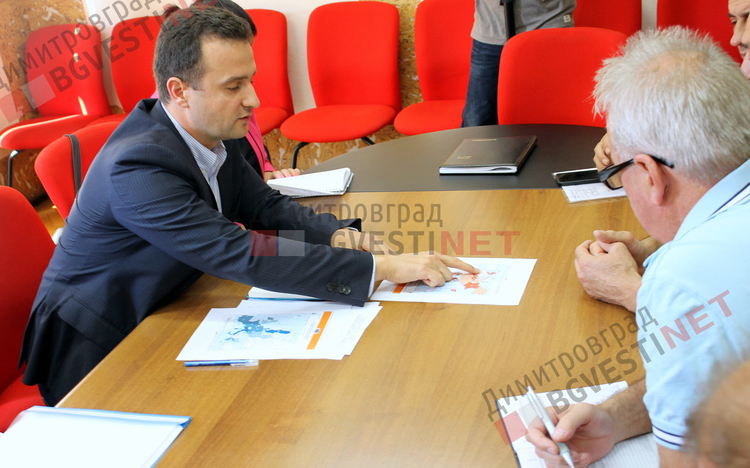 Държавата застава зад гърба на работещите в Неохим, заяви зам-министър Станков