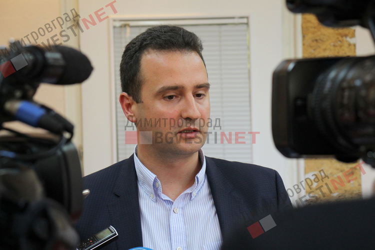 Държавата застава зад гърба на работещите в Неохим, заяви зам-министър Станков