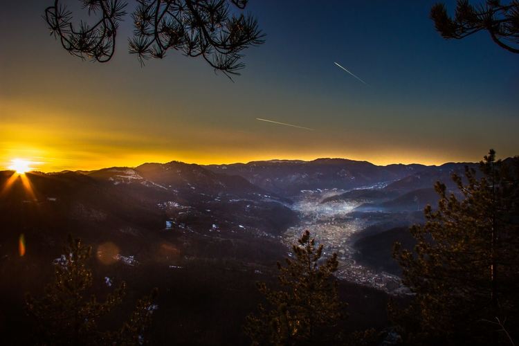 От 12 до 68-годишни в оспорвано състезание за уникални фотоси, ето кои ще красят календара на Община Смолян за 2020-та