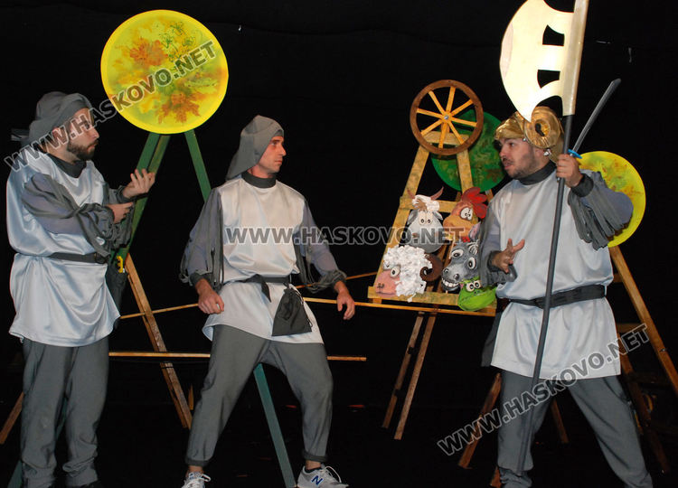 Първото премиерно куклено представление за сезона кани възрастни и деца в Хасковския театър