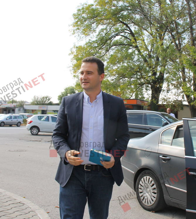 Държавата застава зад гърба на работещите в Неохим, заяви зам-министър Станков