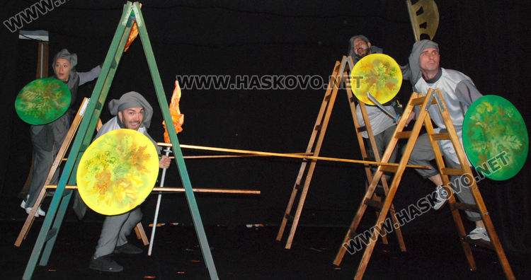 Първото премиерно куклено представление за сезона кани възрастни и деца в Хасковския театър