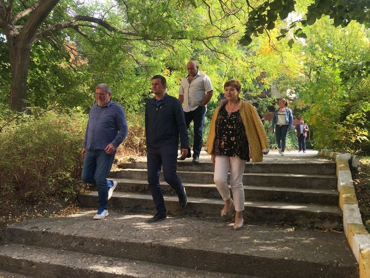 Кандидат- кметът на Хасково Станислав Дечев и кандидати за съветници от листата на ГЕРБ представиха идеите си за развитие на Обединените ученически общежития