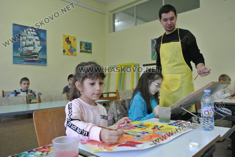 25 поети художници вече заявиха участие в "Поезия в цвят"