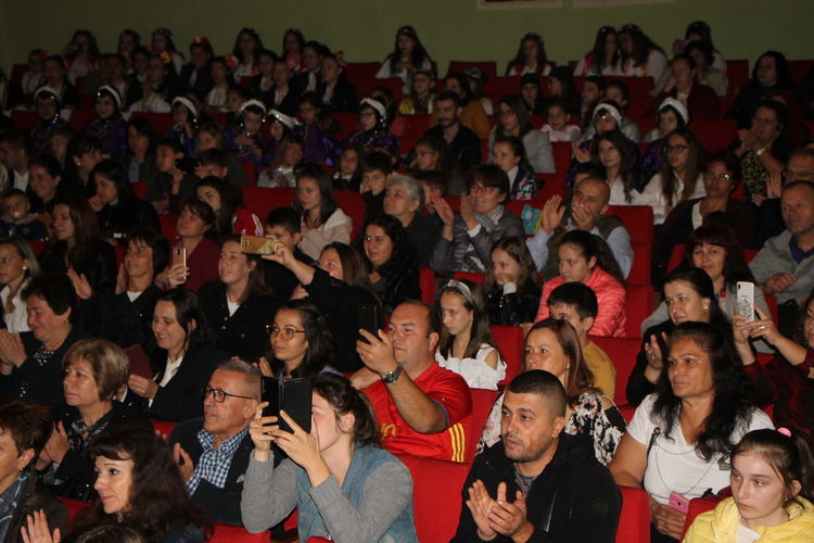 Областният кръг на конкурсите „Букет“ събра 400 участници