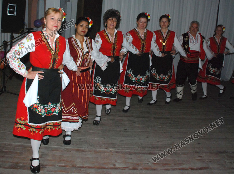 Носии на по 3 века представиха на фолклорния празник в Узунджово