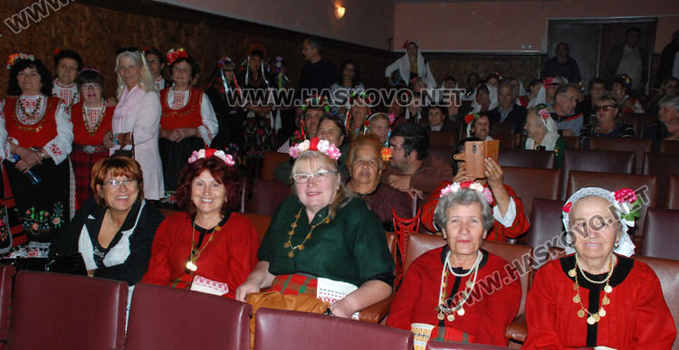 Носии на по 3 века представиха на фолклорния празник в Узунджово