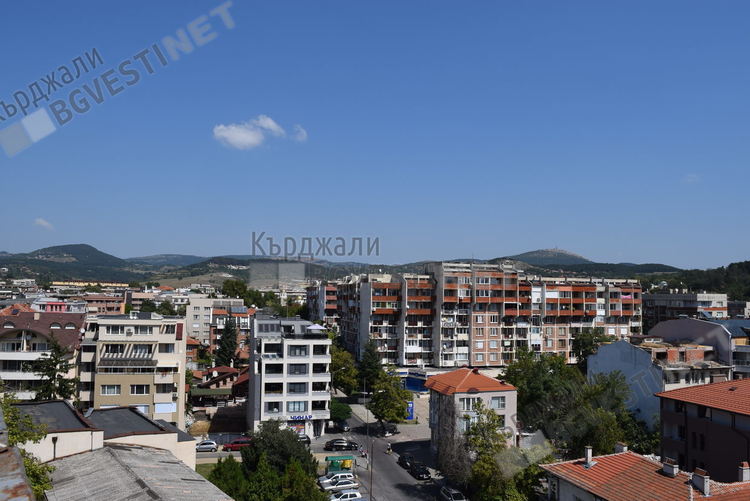 Без облаче на небосклона, слънчево в Кърджали днес