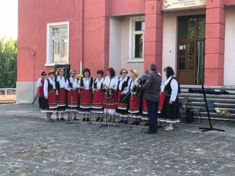 С тържество и празнично хоро отбелязаха 90 години читалище в Бяла река