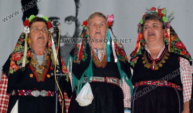 Носии на по 3 века представиха на фолклорния празник в Узунджово