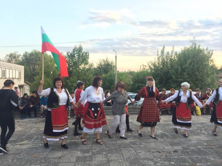 С тържество и празнично хоро отбелязаха 90 години читалище в Бяла река