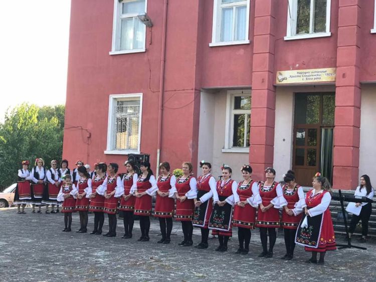 С тържество и празнично хоро отбелязаха 90 години читалище в Бяла река