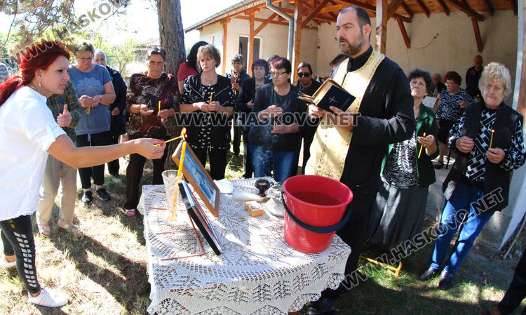 Хората от Войводово почетоха св. Петка на храмовия си празник