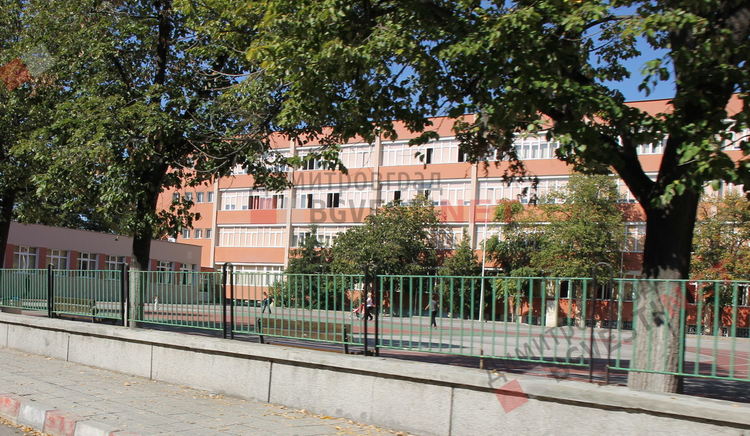 Да "заключим" ли училищата в Димитровград - има ли проблем с дисциплината и възпитанието на учениците?