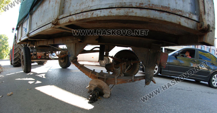 В движение изхвърча гумата на ремарке до Захарната