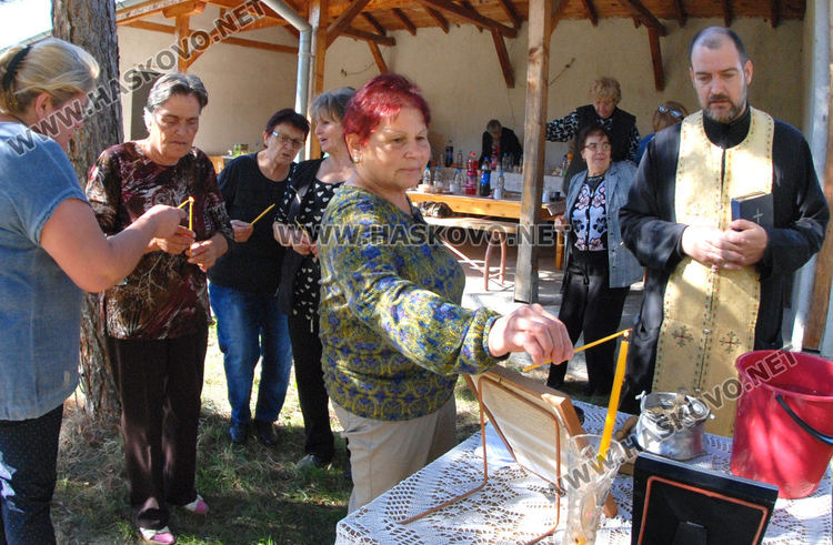 Хората от Войводово почетоха св. Петка на храмовия си празник