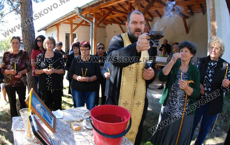 Хората от Войводово почетоха св. Петка на храмовия си празник