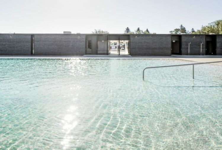 Първият плувен басейн с "жива вода" отвори в Канада