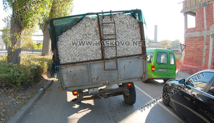 В движение изхвърча гумата на ремарке до Захарната