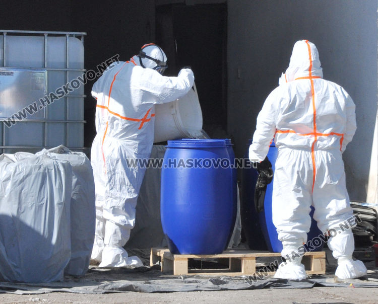 Унищожават 29 тона негодни пестициди от склад край Горски извор