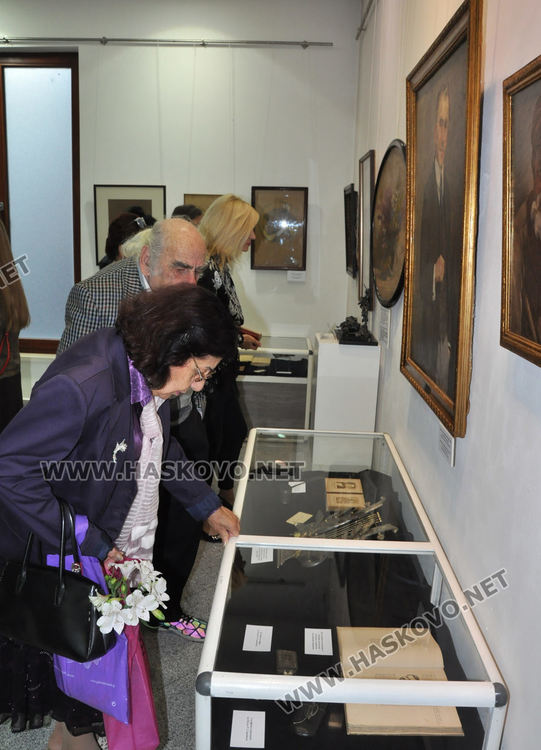 Пистолетът, с който Яворов  се самоубива – част от изложбата в галерия „Форум“