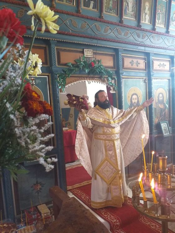 Храмовият празник на църква в напълно безлюдно родопско село събра десетки вярващи