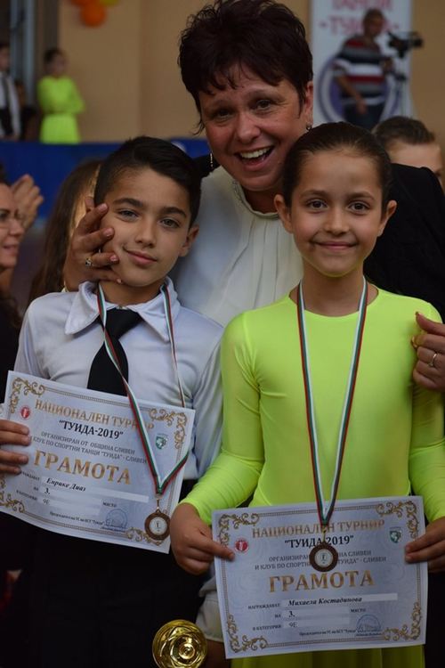 Танцьори от Хасково на почетната стълбица в Сливен